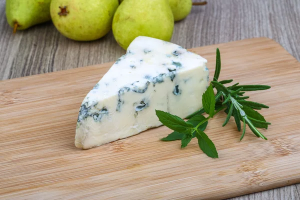 Μπλε τυρί με δενδρολίβανο — Φωτογραφία Αρχείου