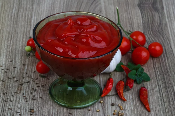 Tomato ketchup with herbs — Stock Photo, Image
