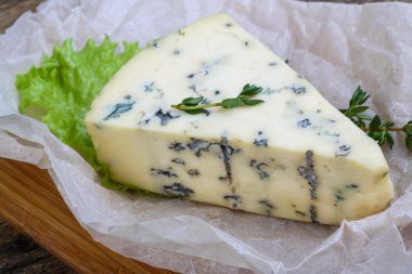 Mavi peynir kekik ile
