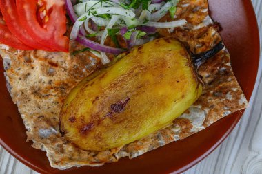 Izgara biber ekmek ile