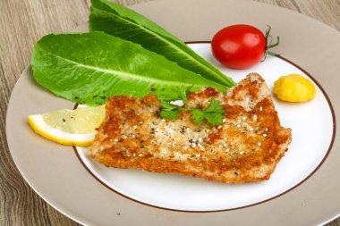 Susam ile domuz eti schnitzel