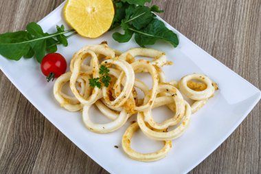 Kızarmış kalamar halkaları