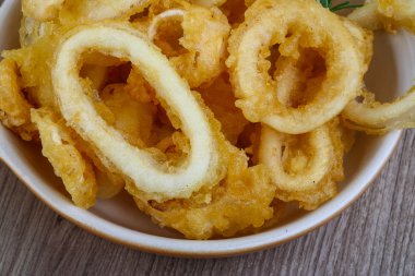Tempura kalamar halkaları