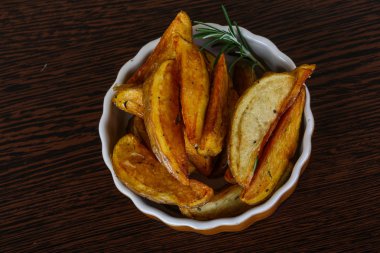 Biberiyeli kızarmış patates.