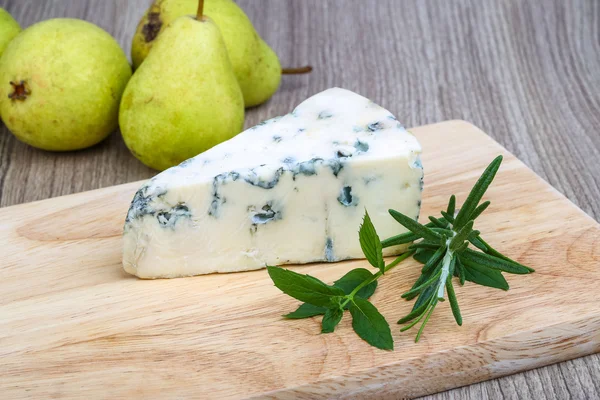 Queso azul con romero — Foto de Stock