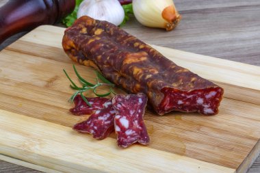 Salam sosis rosemary ile