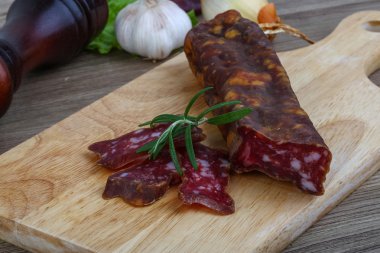 Salam sosis rosemary ile