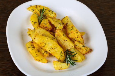 Dereotu ile kavrulmuş patates