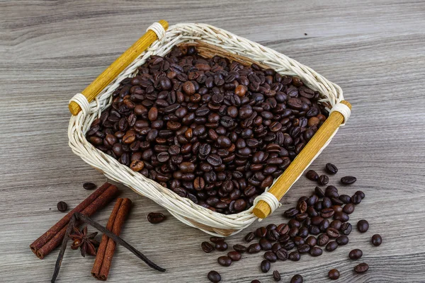 Kahve çekirdekleri vanila ile — Stok fotoğraf