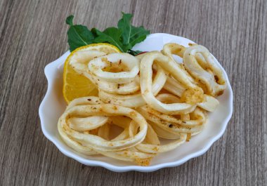 Tempura kalamar halkaları