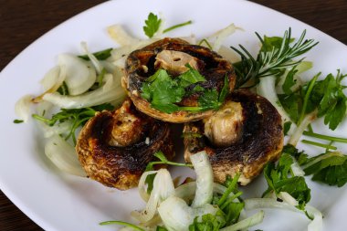 Rosemary ile pişmiş petrol