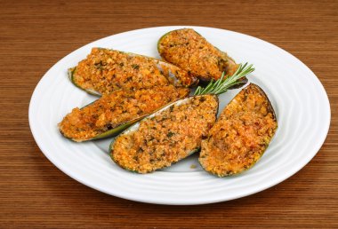 Ekmek ile pişmiş midye