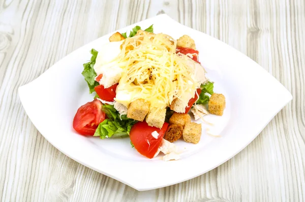 Ensalada de César con pollo —  Fotos de Stock