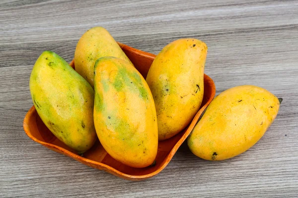 Ripe yellow mango — Stock Photo, Image