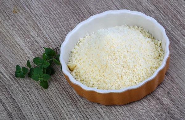 Измельчённый сыр пармезан — стоковое фото