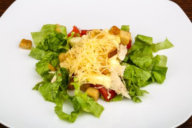 Tavuklu Sezar salatası