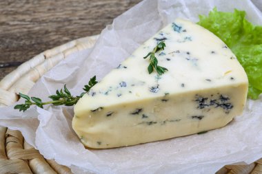 Mavi peynir kekik ile