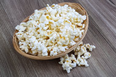 Taze sıcak patlamış mısır