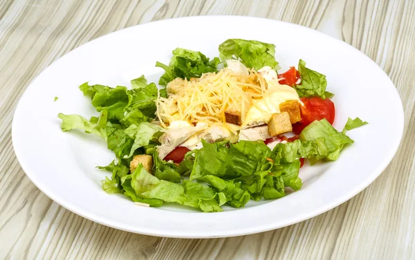 Caesar salad with chicken — Stock Photo, Image