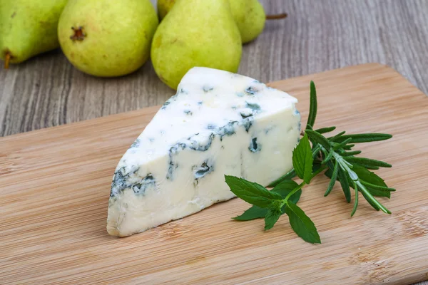 Queso azul con romero — Foto de Stock