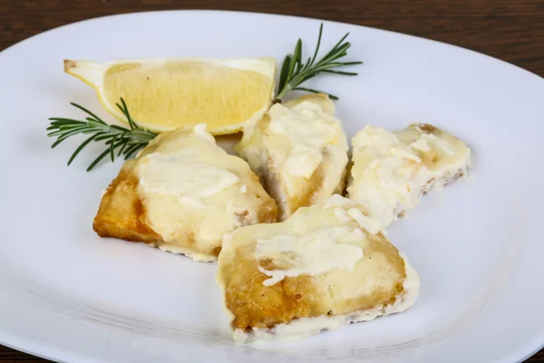 Baked perch in cream — Stock Photo, Image