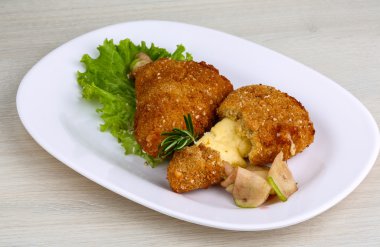 Kızarmış peynirli çubuk