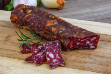 Salam sosis rosemary ile