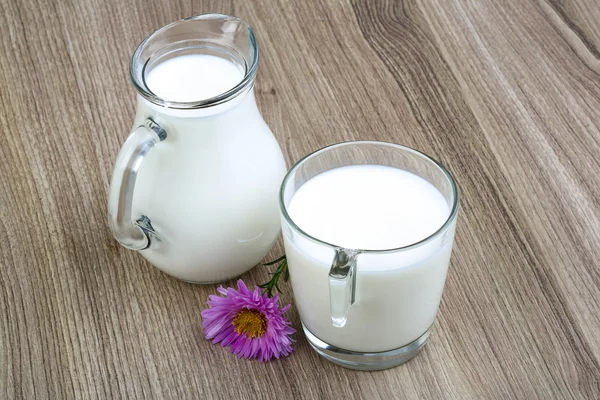 Frische kalte Milch — Stockfoto