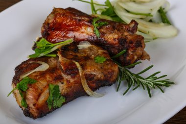 Izgara domuz pirzolası.