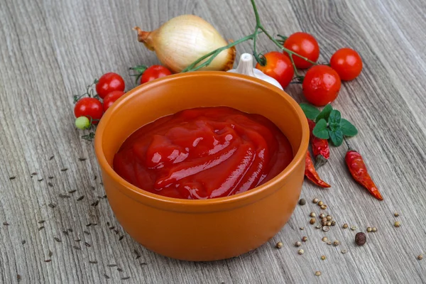 Ketchup de roșii strălucitoare — Fotografie, imagine de stoc