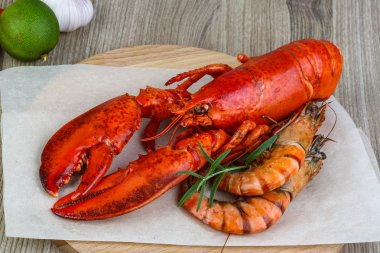 pişmiş ıstakoz ve karides