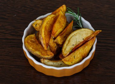 Baharatlı kızarmış patates