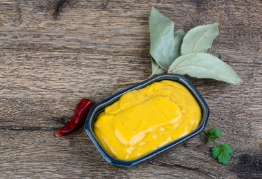 Köri sause kırmızı biber ile