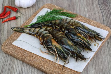 Çiğ kaplan karidesi