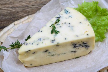 Mavi peynir parçası