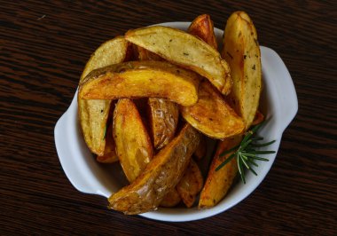 Baharatlı kızarmış patates