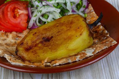 Izgara biber ekmek ile