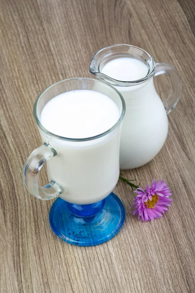 Свежее холодное молоко — стоковое фото