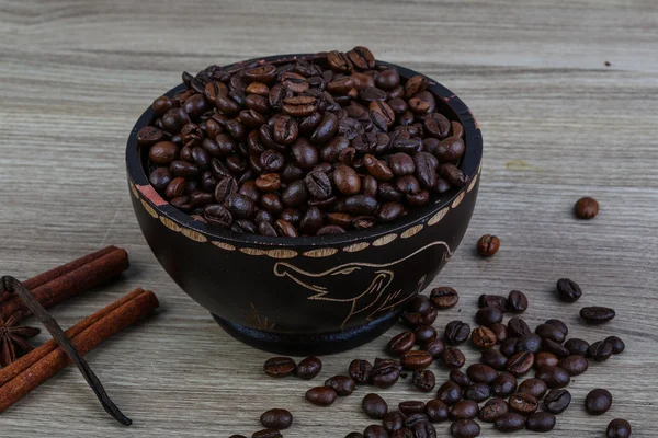 Grains de café avec bâtonnets de vanila — Photo