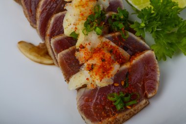 Orkinos biftek kızartma