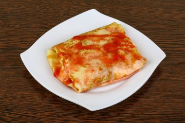 Tatlı gözleme syrop ile