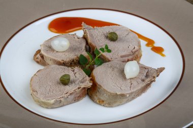 Domuz eti soslu pişmiş