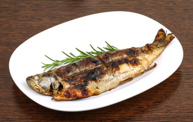 lezzetli kızarmış alabalık