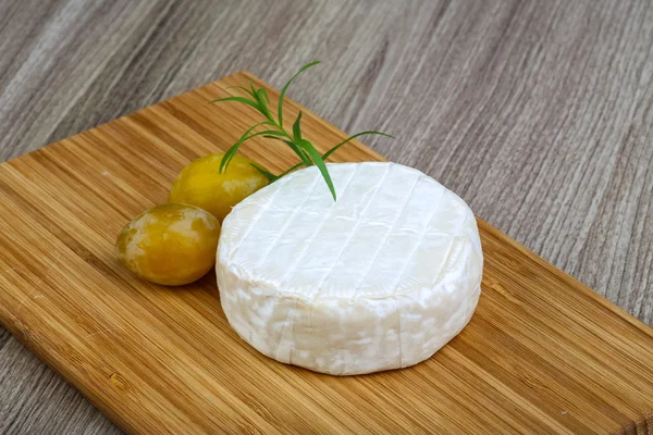 Formaggio Brie rotondo — Foto Stock