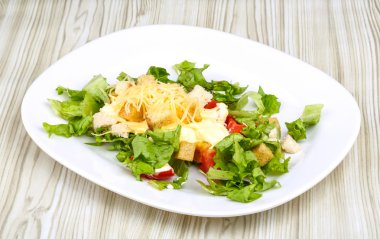 Tavuklu Sezar salatası