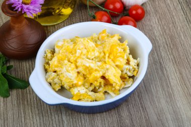 Çırpılmış yumurtalı kahvaltı.