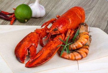 pişmiş ıstakoz ve karides