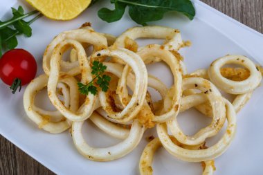 Tempura kalamar halkaları