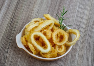 Tempura kalamar halkaları