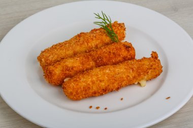 Kızarmış peynirli çubuk